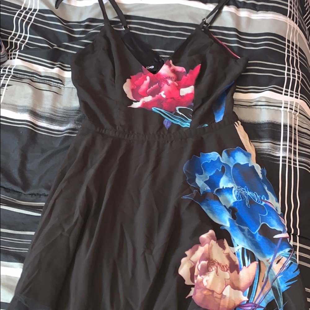 Bebe Floral Flowy Mini Dress Black Red and Blue